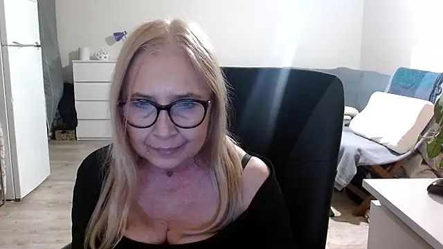 sofia xkiss online show from March 2025 06:01:02 PM