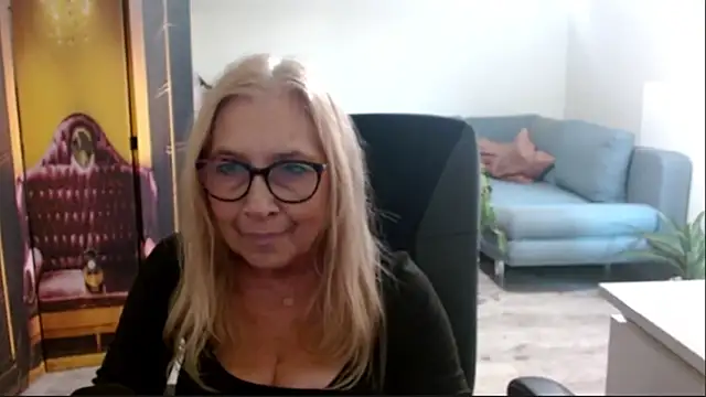 Snapshot of sofia_xkiss chatting on November 2025 02:43:02 PM sofia xkiss online show from November 2025 02:43:02 PM