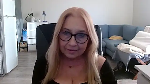 sofia xkiss online show from February 2025 02:35:02 PM