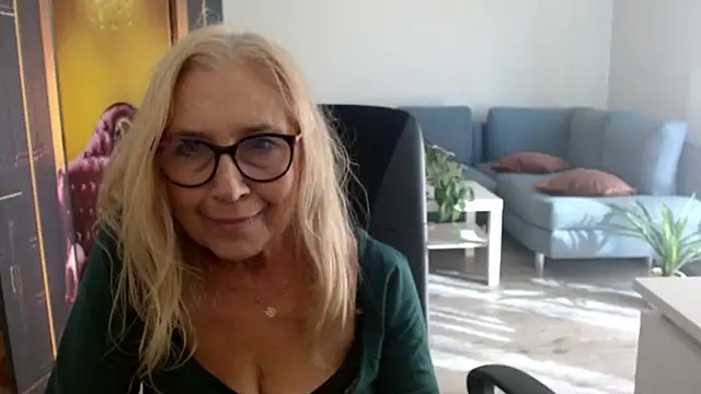 sofia xkiss online show from September 2025 01:42:01 PM
