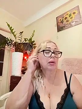 SusieNoreen online show from September 2025 11:11:02 PM