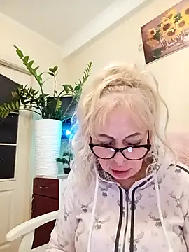 SusieNoreen online show from October 2025 01:11:01 AM