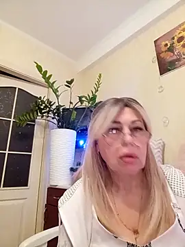 SusieNoreen online show from September 2025 11:22:02 PM