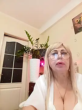 SusieNoreen online show from September 2025 01:41:02 AM