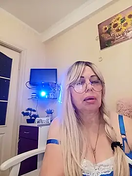 SusieNoreen online show from October 2025 01:06:02 AM