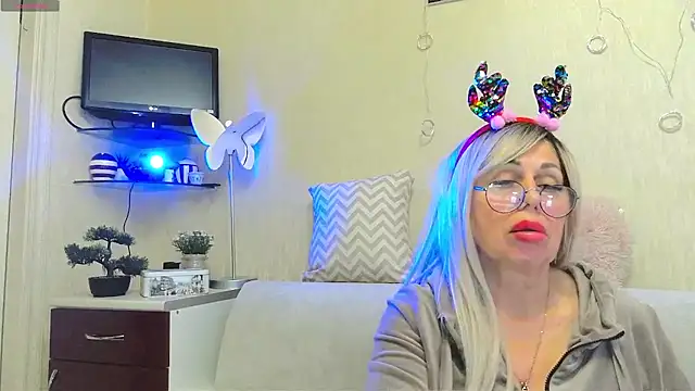 SusieNoreen online show from October 2025 03:35:02 PM