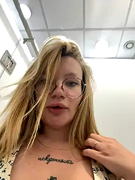 justmila online show from September 2025 11:21:01 AM