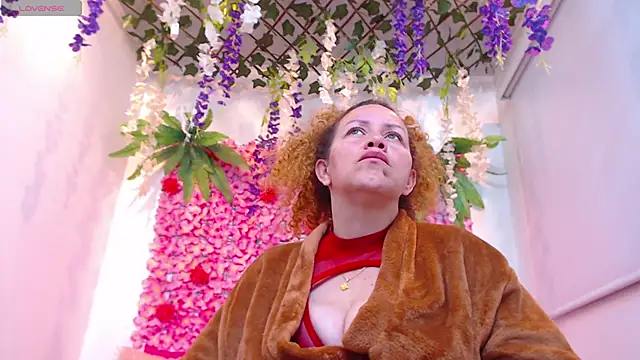 BLONDE SEXYHOT online show from January 2026 10:19:02 AM