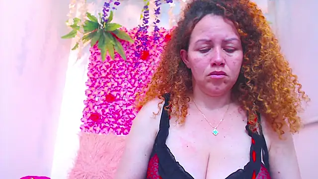 Snapshot of BLONDE_SEXYHOT chatting on November 2025 01:50:02 AM BLONDE SEXYHOT online show from November 2025 01:50:02 AM