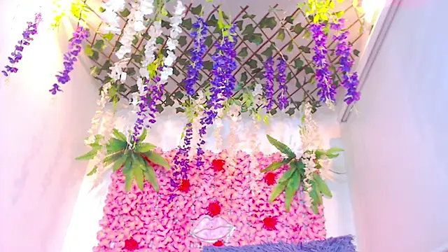 Snapshot of BLONDE_SEXYHOT chatting on November 2025 11:05:01 PM BLONDE SEXYHOT online show from November 2025 11:05:01 PM