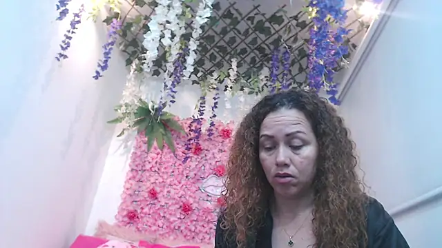 Snapshot of BLONDE_SEXYHOT chatting on November 2025 09:40:01 PM BLONDE SEXYHOT online show from November 2025 09:40:01 PM