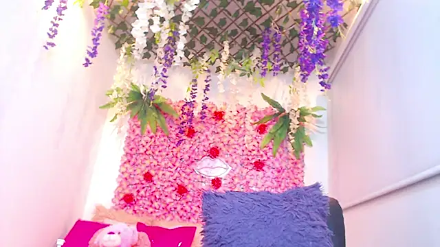 Snapshot of BLONDE_SEXYHOT chatting on November 2025 11:30:01 PM BLONDE SEXYHOT online show from November 2025 11:30:01 PM