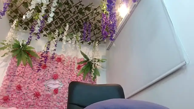 Snapshot of BLONDE_SEXYHOT chatting on October 2025 11:49:01 PM BLONDE SEXYHOT online show from October 2025 11:49:01 PM