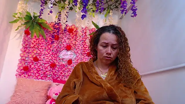 BLONDE SEXYHOT online show from December 2025 09:06:02 PM