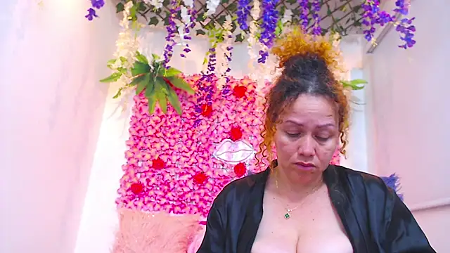 Snapshot of BLONDE_SEXYHOT chatting on November 2025 11:37:02 PM BLONDE SEXYHOT online show from November 2025 11:37:02 PM