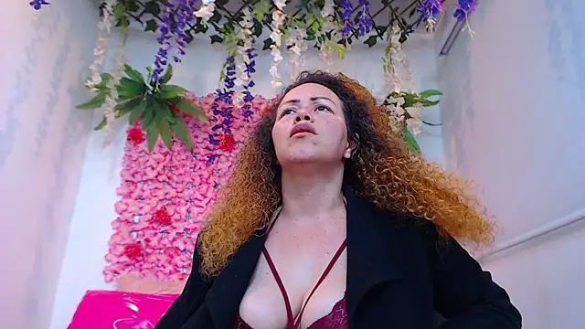 BLONDE SEXYHOT online show from April 2026 07:47:01 PM