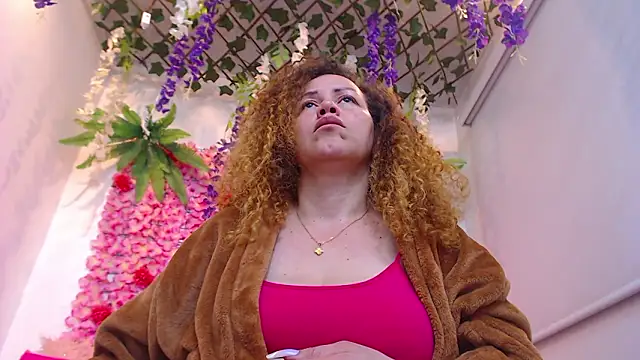 BLONDE SEXYHOT online show from February 2026 10:00:01 AM