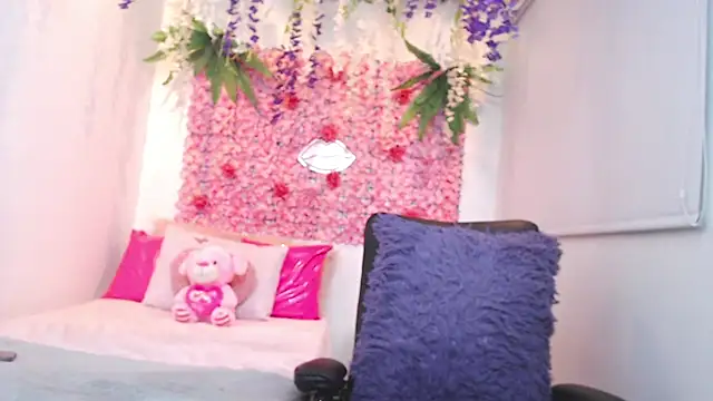 Snapshot of BLONDE_SEXYHOT chatting on October 2025 10:31:01 PM BLONDE SEXYHOT online show from October 2025 10:31:01 PM