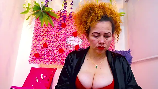 Snapshot of BLONDE_SEXYHOT chatting on November 2025 06:34:02 PM BLONDE SEXYHOT online show from November 2025 06:34:02 PM