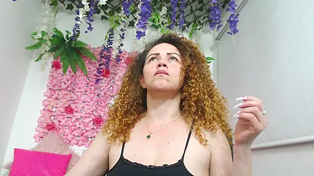 Snapshot of BLONDE_SEXYHOT chatting on December 2025 12:26:02 AM BLONDE SEXYHOT online show from December 2025 12:26:02 AM