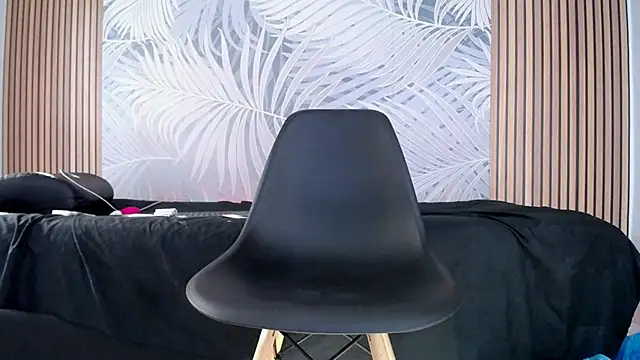Snapshot of LauraRossi_Nova chatting on February 2025 01:21:01 PM LauraRossi Nova online show from February 2025 01:21:01 PM
