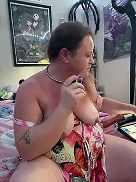 Snapshot of HeatherLynn chatting on February 2025 04:56:02 PM HeatherLynn online show from February 2025 04:56:02 PM