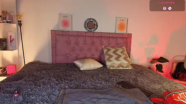 Snapshot of April_Scarlett chatting on November 2025 10:02:02 PM April Scarlett online show from November 2025 10:02:02 PM