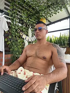 aaroncolombia online show from April 2026 04:13:01 PM