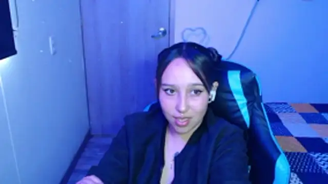 Skarlet Adams28 online show from March 2026 07:29:02 PM