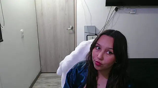 Skarlet Adams28 online show from November 2025 07:51:02 PM