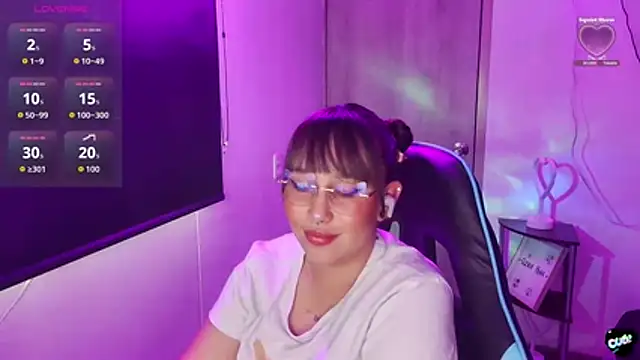 Snapshot of Skarlet_Adams28 chatting on May 2026 08:37:02 PM Skarlet Adams28 online show from May 2026 08:37:02 PM