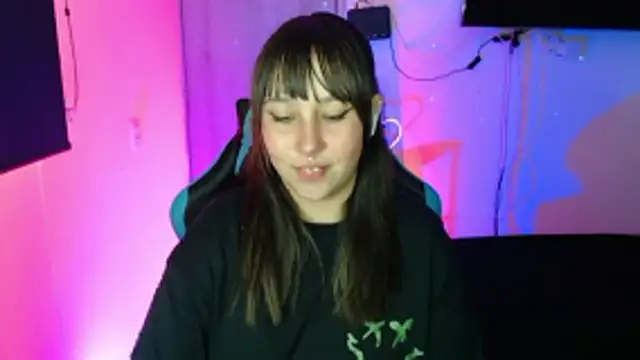 Skarlet Adams28 online show from April 2026 10:33:02 PM