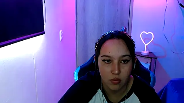 Skarlet Adams28 online show from April 2026 08:35:01 PM