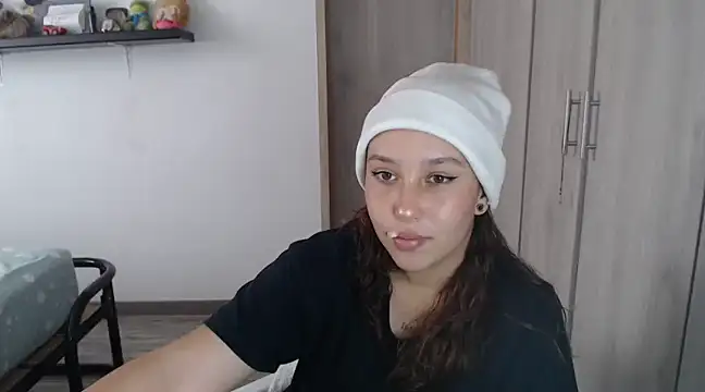 Skarlet Adams28 online show from January 2025 07:18:02 PM