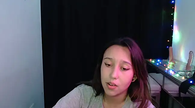 Skarlet Adams28 online show from January 2025 03:23:02 AM