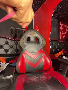 Thyana LS online show from October 2025 01:20:01 PM