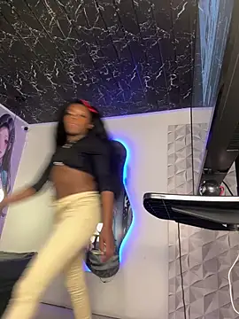 Snapshot of Thyana_LS chatting on March 2025 01:29:01 PM Thyana LS online show from March 2025 01:29:01 PM