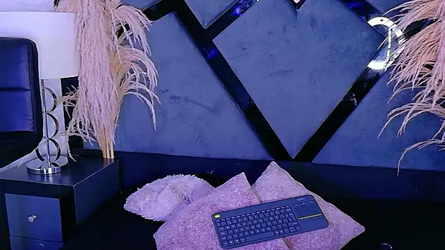 KylieWhite online show from October 2025 04:37:01 PM