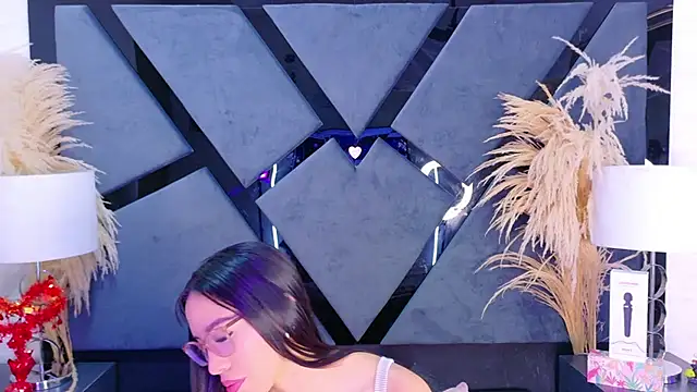 KylieWhite online show from September 2025 01:17:01 PM