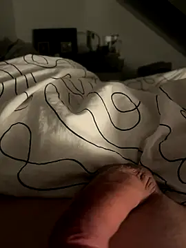 CroKita17 online show from October 2025 08:09:02 PM