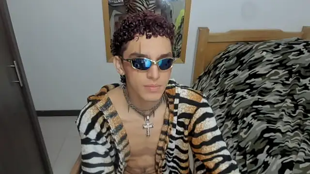 Snapshot of skinnypipe chatting on October 2025 11:44:01 AM skinnypipe online show from October 2025 11:44:01 AM
