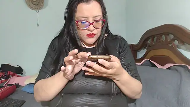 Snapshot of esmeralda-delmar chatting on October 2025 12:33:01 AM esmeralda-delmar online show from October 2025 12:33:01 AM