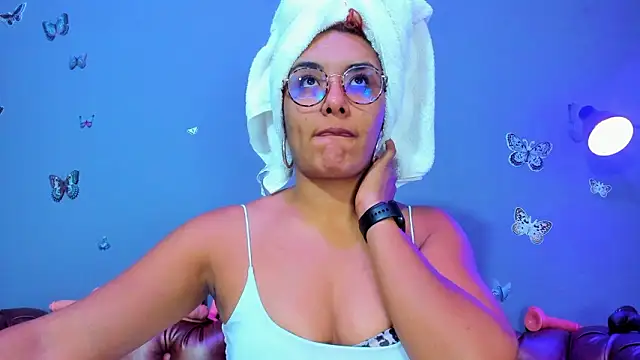 Kaira mosse online show from March 2026 12:22:02 PM