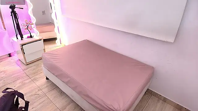 Brendda tay online show from December 2025 03:17:01 AM