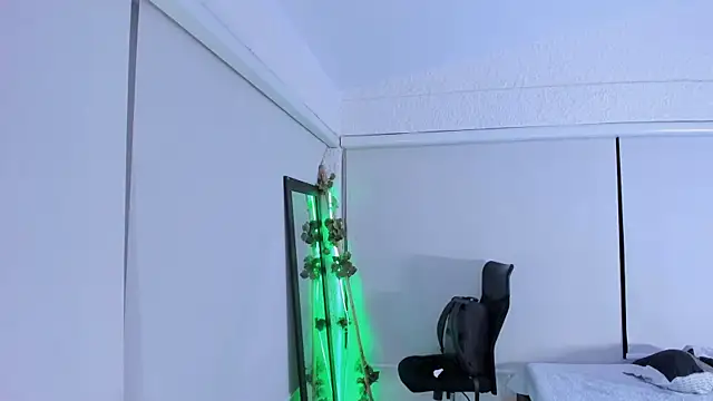 Snapshot of alexandersawyer chatting on November 2025 04:44:01 AM alexandersawyer online show from November 2025 04:44:01 AM