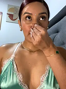 Melanyprada online show from November 2025 04:28:01 AM