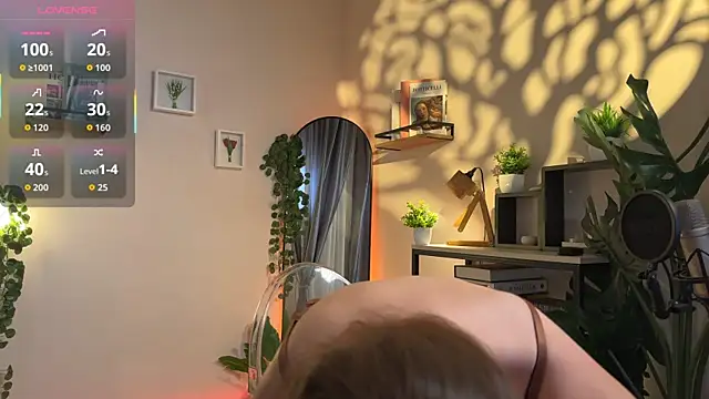 Snapshot of Julie_Rhodes chatting on December 2025 12:31:02 PM Julie Rhodes online show from December 2025 12:31:02 PM