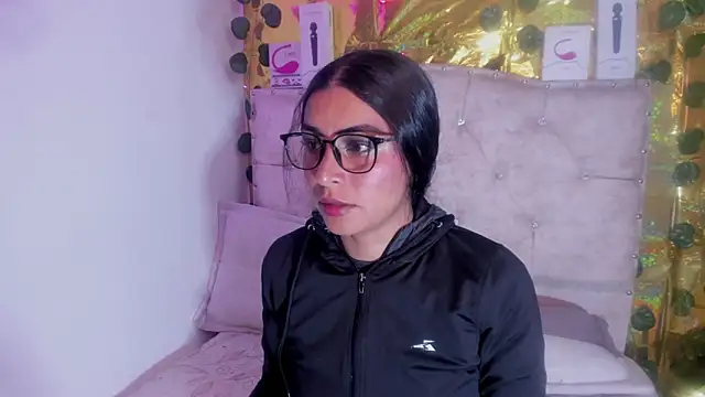 Snapshot of cristalconnorr chatting on April 2026 03:35:01 PM cristalconnorr online show from April 2026 03:35:01 PM
