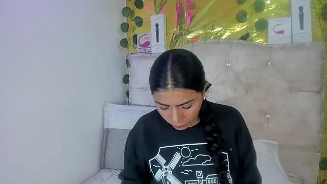 Snapshot of cristalconnorr chatting on May 2026 02:47:01 PM cristalconnorr online show from May 2026 02:47:01 PM