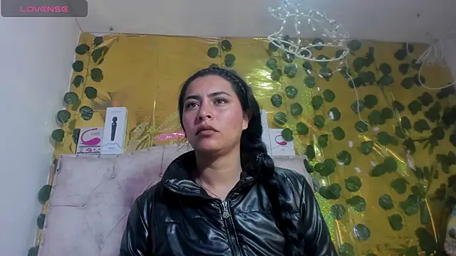 cristalconnorr online show from April 2026 01:49:01 PM